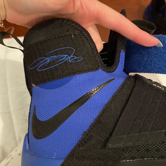 Nike basketball shoes - Picture 2 of 5